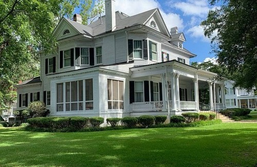 Montezuma House | Large Victorian Family-Friendly Home in Peaceful Rural Town with AC, WiFi