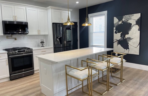 Southern Mattapan Condo | Large victorian home 15 mins from downtown lots of local restaurants and bars