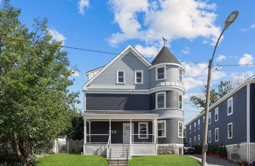 Southern Mattapan Condo | Large victorian home 15 mins from downtown lots of local restaurants and bars