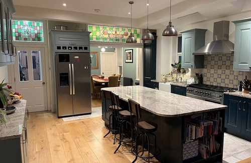 Walpole House | Large Victorian house, surrounded by parks, easy access to train, tube and buses