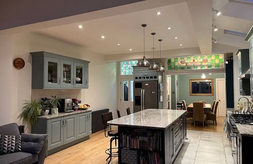 Walpole House | Large Victorian house, surrounded by parks, easy access to train, tube and buses