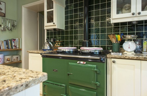 Chippenham House | Large Victorian Town House. Pets welcome. Great for families or house parties