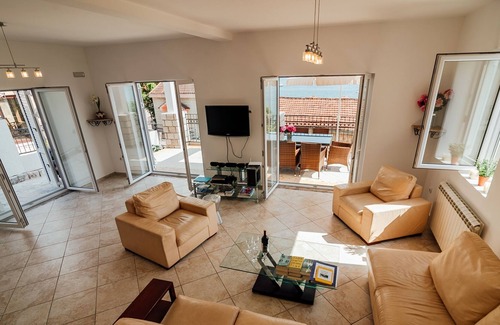 Orahovac Villa | Large villa, family friendly in Orahovac near 2 Restaurants, 20m Beach,Nr Kotor
