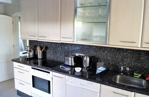 Elviria Villa | Large Villa, garden with swimming pool, jacuzzi, 5 bedrooms, up to 10 people