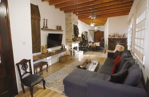 Pano Lefkara House | Large villa with 4 bedrooms and large inner yard. Perfect for your gateaways!