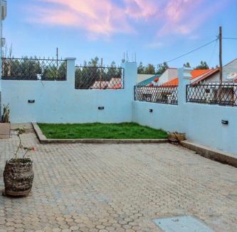 North Shewa Villa | Large Villa with Driver Included
