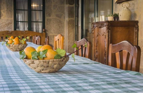 Ames Cottage | Large villa with pool near Santiago