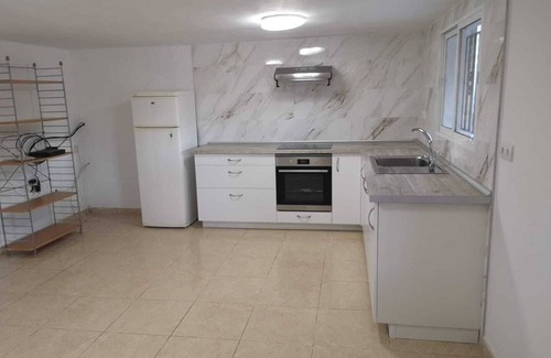 Alzira Villa | Large villa with tennis court and swimming pool, 25 minutes from the beach. Ideal for families.