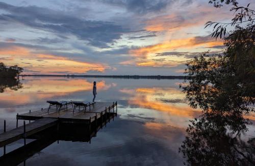 Rossmore House | Large Waterfront Home w 5 Ensuite Bathrooms