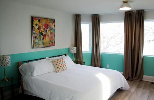 Rossmore House | Large Waterfront Home w 5 Ensuite Bathrooms