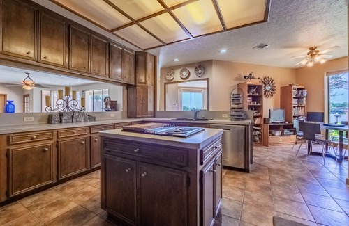El Lago House | Large Waterfront in Clear Lake TX within 5 miles of NASA and Kemah Boardwalk