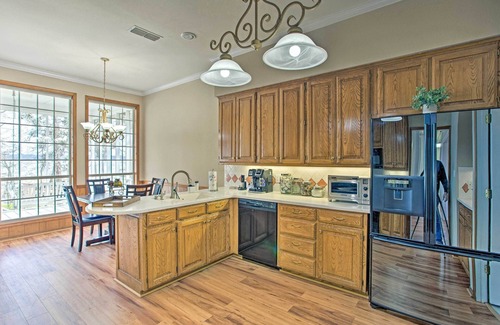 Coffee City House | Large Waterfront Lake Palestine Home w/Deck, Dock