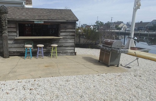Osbornsville House | Large waterfront home with dock close to beaches with game room