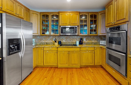 Sunset Island House | Large, welcoming house steps from bay w/water view, WiFi, AC, shared pool, & W/D