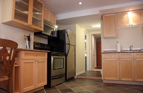 District of North Vancouver House | Large Whistleresque walk out Garden suite & beautifully landscaped yard