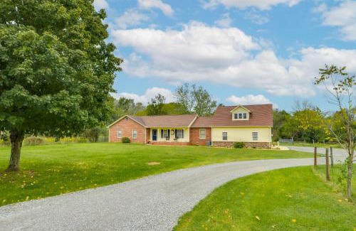 Murfreesboro House | Large Yard and Basketball Hoop Murfreesboro Home!
