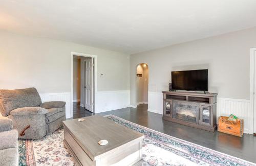 Ravenna House | Large Yard and Fire Pit Pet-Friendly Ravenna Home!