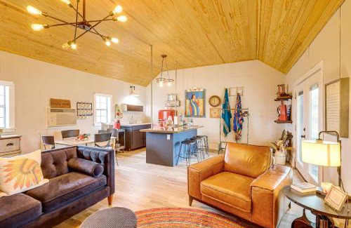 Fayetteville House | Large Yard and Pond Fayetteville Rural Retreat