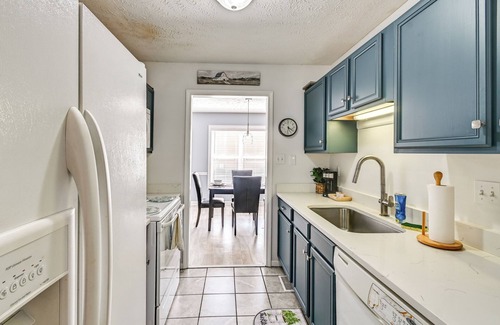 Fayetteville House | Large Yard, Office Space: Fayetteville Family Home