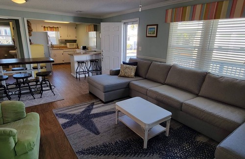 North Myrtle Beach House | Large yard with water access & floating dock/kayak launch. One block from beach