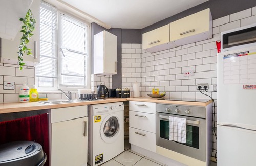Plaistow Apartment | Large1 Bedroom London flat, 4pax close to O2/Excel centre/City Airport