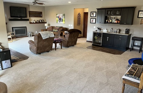 Butte Des Morts House | Larger house in quiet neighborhood near Oshkosh w/large backyard!