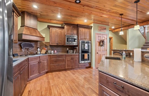Deadwood Cabin | Largest Black Hills Lodge - Sleeps 30 - 13 Bedroom