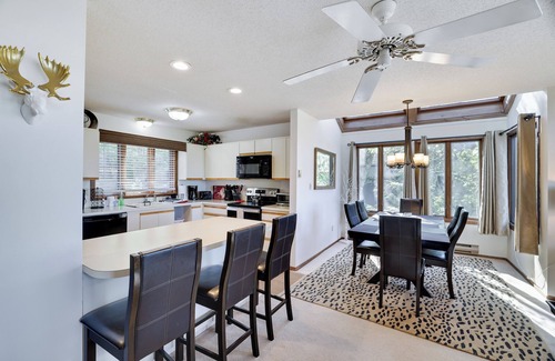Tannersville House | Largest Charming Townhome on TOP ROW of Camelback Mountain
