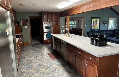 Saucier House | Largest Coast Mini Resort! Pool, Gym, Pool table, Lake +