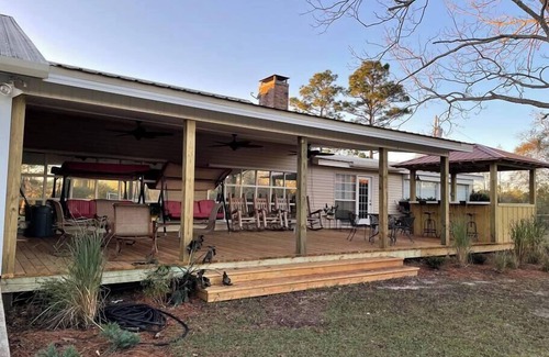 Saucier House | Largest Coast Mini Resort! Pool, Gym, Pool table, Lake +