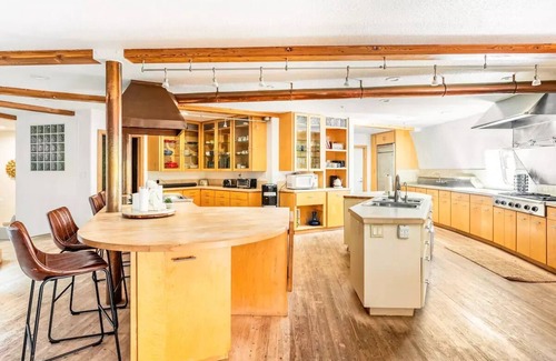Sedona House | Largest Dome in Sedona! 7 acres on Oak Creek, 8 minutes from down town Sedona!