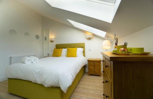 Lyme Regis Hotel | Largigi Rooms, Close to the Beach and Town Centre, Parking available