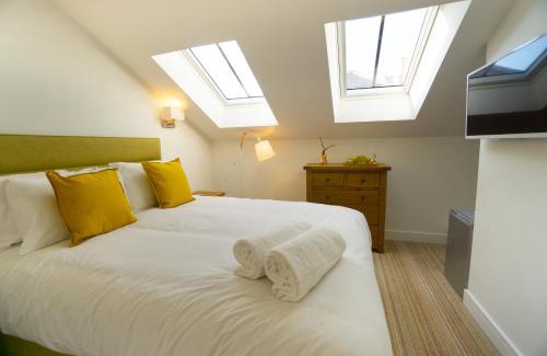 Lyme Regis Hotel | Largigi Rooms, Close to the Beach and Town Centre, Parking available