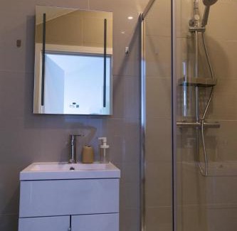 Lyme Regis Hotel | Largigi Rooms, Close to the Beach and Town Centre, Parking available