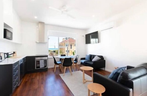 Largs Bay Apartment | Largs Bay Beachside House - Beach - Wifi