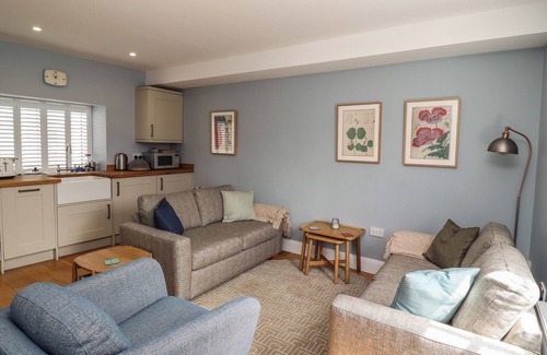 Lesbury House | LARK RISE, family friendly, country holiday cottage in Alnmouth