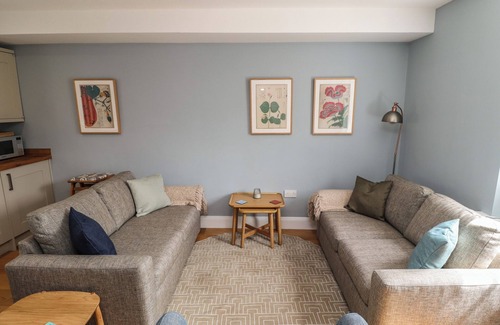 Lesbury House | LARK RISE, family friendly, country holiday cottage in Alnmouth