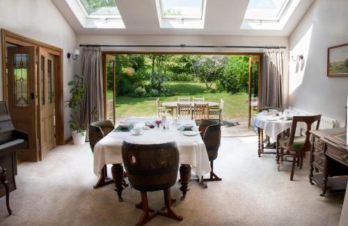 Saintbury Bed & Breakfast | Larkrise Cottage Bed And Breakfast