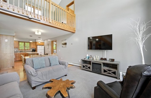 Pellston Cottage | Larks Lake Lodge:Your Front-Row Seat to Michigan's Fall Foliage