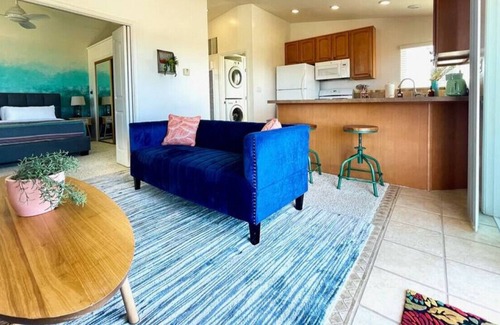 Olde Carlsbad House | Larkspur Full · 7 Minutes to Legoland-3 Minutes to Beach-King Beds