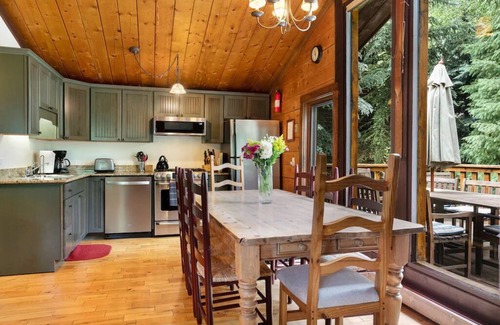 Intermountain House | Larkspur Lodge, Single Family, hot tub, 2 decks, AC, BBQ, free Vail bus.
