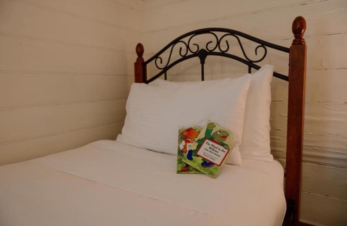 Mount Victoria House | Larsens Cottage 1 - Historic 1880 Home