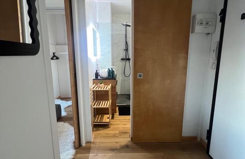 Ambilly Apartment | Lartdevivre