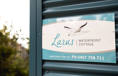 White Beach Cottage | Larus Waterfront Cottage