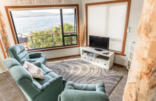 White Beach House | Larus Waterfront Cottage