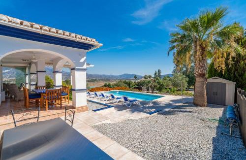 Vinuela Villa | Las Alondras stunning lake views