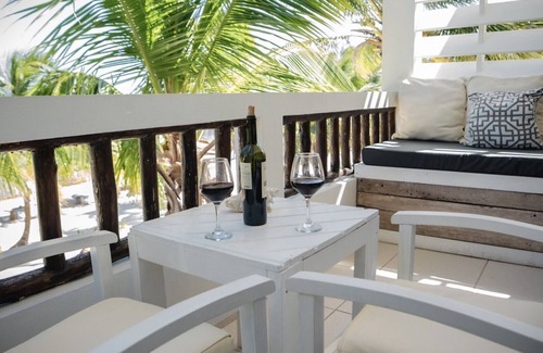 San Pedro Apartment | Las Amapolas - Beachfront Paradise - King Bed + A/C (1B Upper Unit)