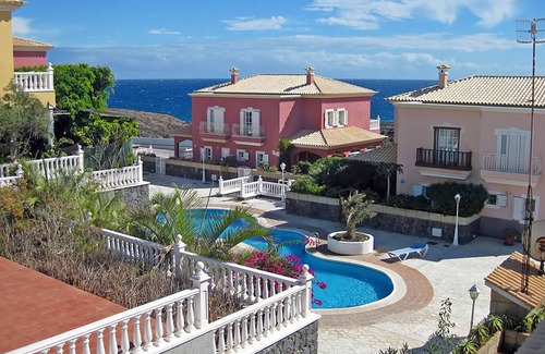 Arenas del Mar House | Las Dunas 2 by RENTMEDANO pretty house with pool, wifi, parking, 2 bedrooms