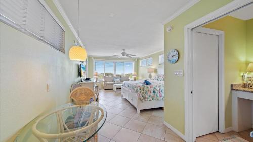 Longboat Key Apartment | Las Hermanas 1