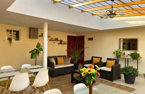Tababela House | Las Hortensia's Casa De Huespedes